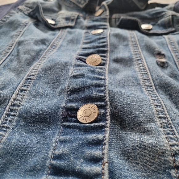 🆓️FREE 🎁WHEN PURCHASE ANY ITEM. Justice Girls Jean Jacket - Picture 3 of 9